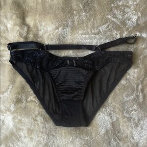 Dita Von Teese Madame X Black/ Lilac Lace Sheer Back Bikini Panty Size Small